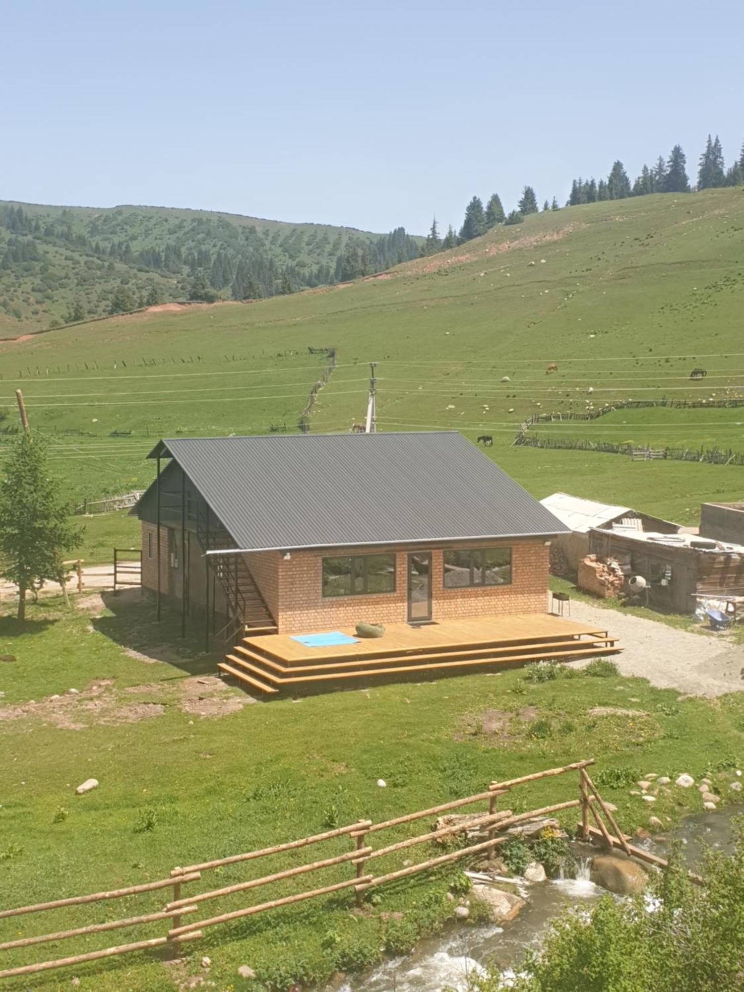 Mine Hostel Dzhergalan Jyrgalan Exterior photo